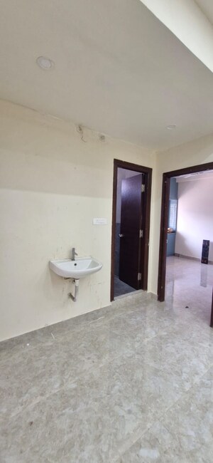 Room in 2 BHK Builder Floor at Kondapur – for Rent