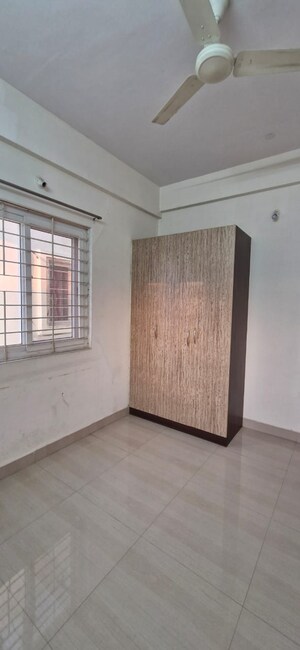Room in 2 BHK Builder Floor at Kondapur – for Rent