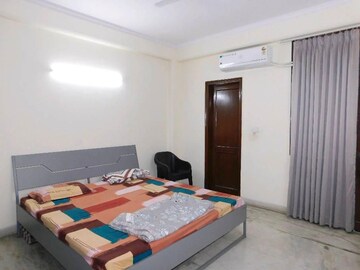 Bedroom in 3 BHK Builder Floor at Hauz Khas – for Rent