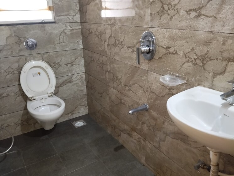 Bathroom, shriram-kanhaiya-majesty 2 Bedroom 900 Sq.Ft. Apartment In Baner Pune 9666822