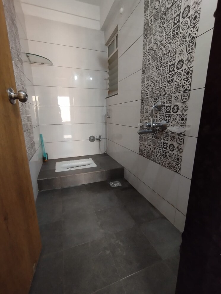 Bathroom, shriram-kanhaiya-majesty 2 Bedroom 900 Sq.Ft. Apartment In Baner Pune 9666822
