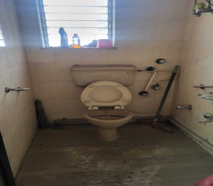 Bathroom, dadar west 2 Bedroom 850 Sq.Ft. Apartment In Dadar West Mumbai 9666830