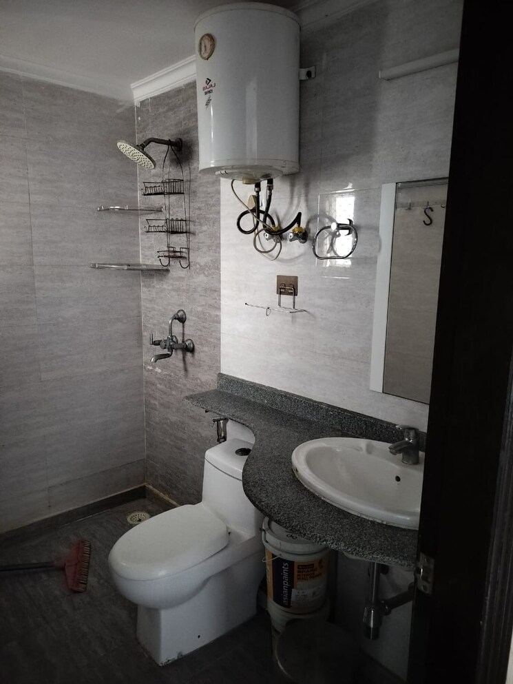 Bathroom, nirala-estate 3.5 Bedroom 1870 Sq.Ft. Apartment In Tech Zone 4 Greater Noida Greater Noida 9666839