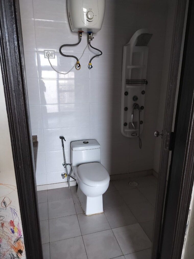 Bathroom, nirala-estate 3.5 Bedroom 1870 Sq.Ft. Apartment In Tech Zone 4 Greater Noida Greater Noida 9666839
