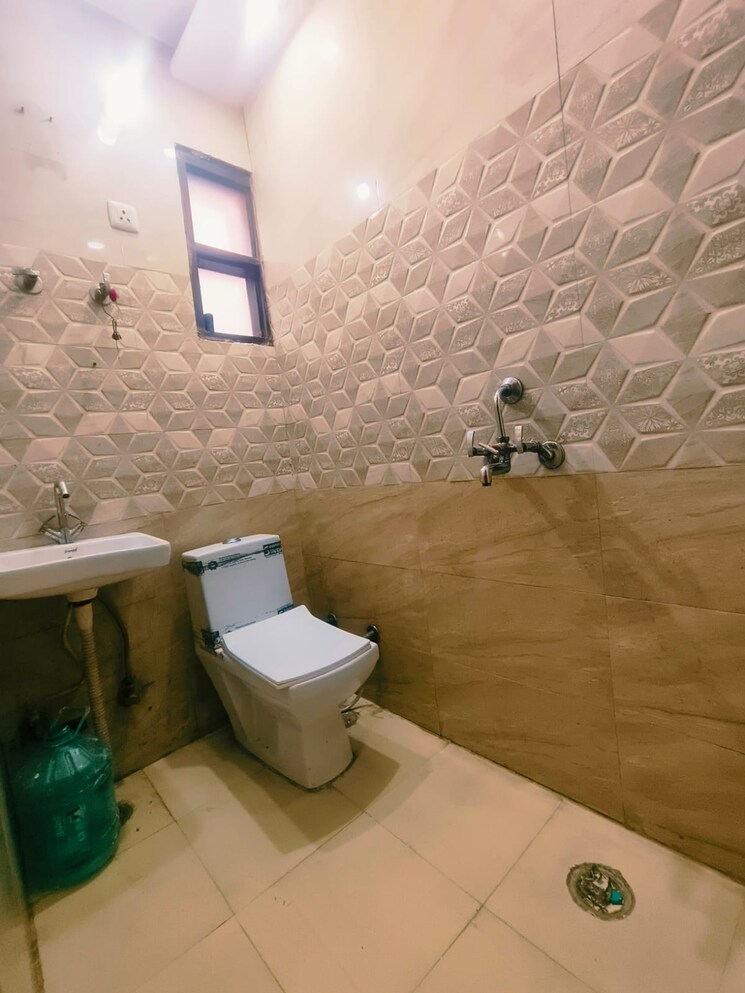 Attached Bathroom, dwarka mor 2 Bedroom 540 Sq.Ft. Builder Floor In Dwarka Mor Delhi 9666828