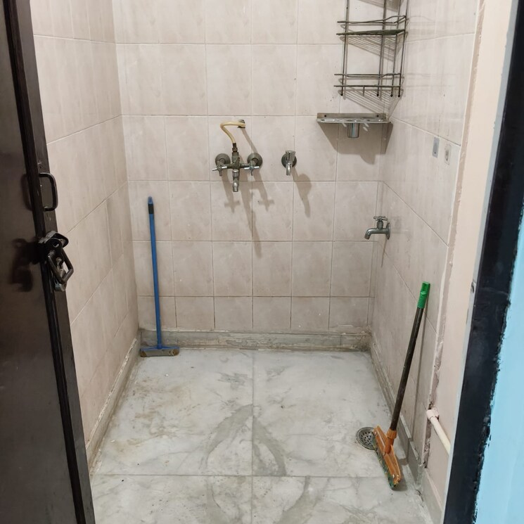Bathroom, janakpuri 2 Bedroom 1100 Sq.Ft. Builder Floor In Janakpuri Delhi 9666868