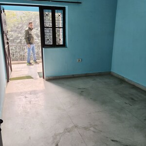 Room in 2 BHK Builder Floor at Janakpuri – for Rent