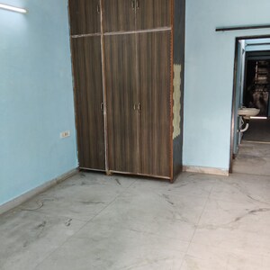 Room in 2 BHK Builder Floor at Janakpuri – for Rent