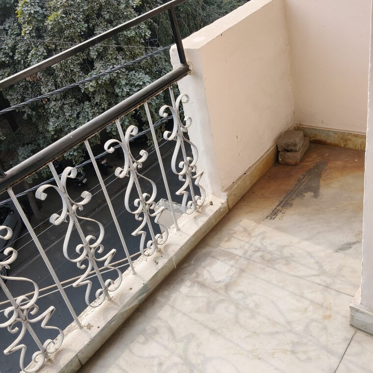 Balcony, janakpuri 2 Bedroom 1100 Sq.Ft. Builder Floor In Janakpuri Delhi 9666868