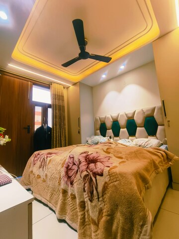 Bedroom in 3 BHK Builder Floor at Matiala – for Rent