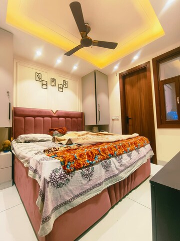 Bedroom in 3 BHK Builder Floor at Matiala – for Rent