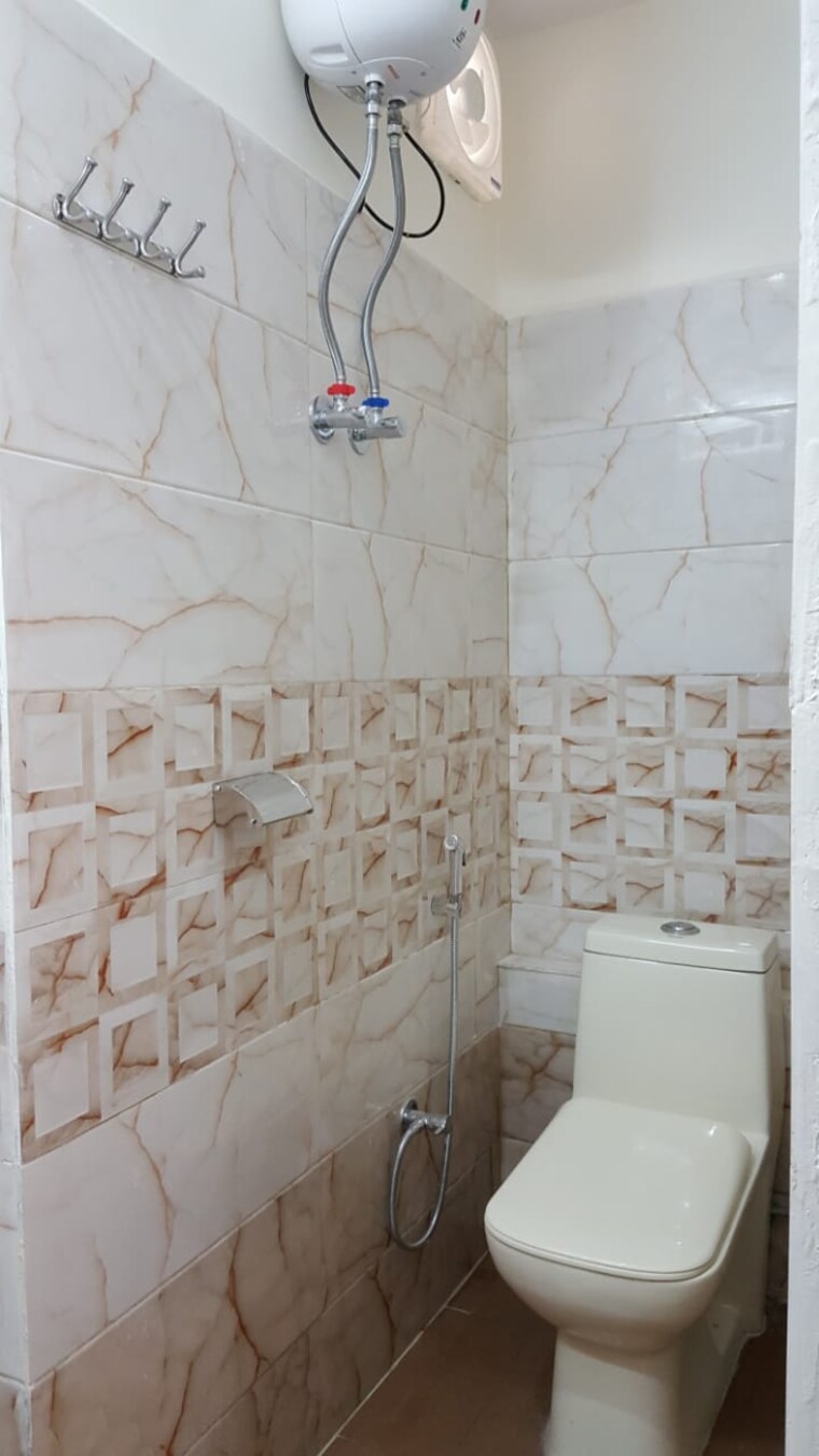 Bathroom, suncity-township-gurgaon Studio 400 Sq.Ft. Builder Floor In Sector 54 Gurgaon 9666840