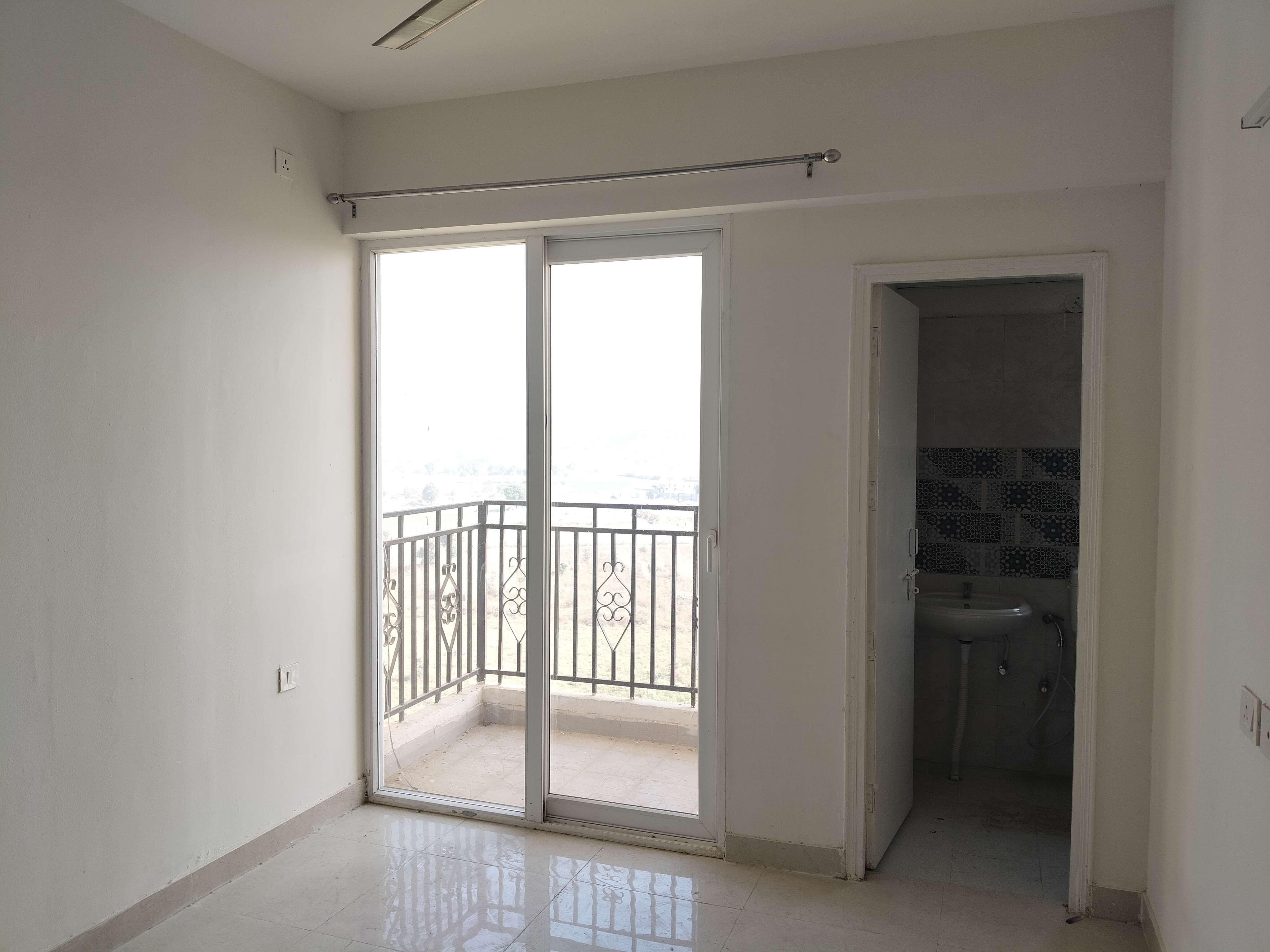 2.5 BHK + Study Room Apartment For Sale in Signature Global Golf Greens