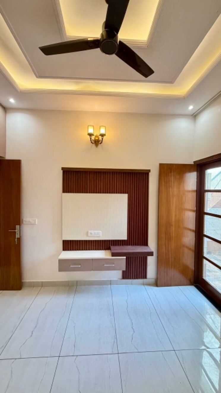 Room, sunny enclave 3 Bedroom 116 Sq.Yd. Independent House In Sunny Enclave Mohali 9666877