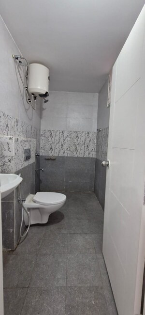 Master Bedroom in 3 BHK Builder Floor at Kondapur – for Rent