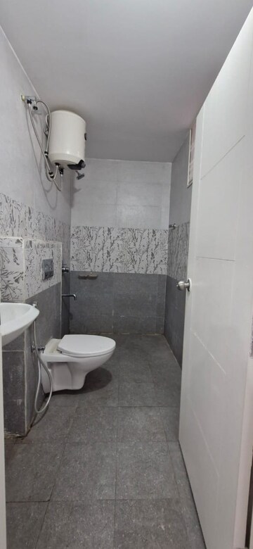 Master Bedroom in 3 BHK Builder Floor at Kondapur – for Rent