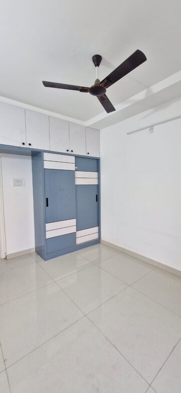 Room in 3 BHK Builder Floor at Kondapur – for Rent