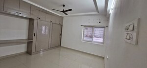 Room in 3 BHK Builder Floor at Kondapur – for Rent
