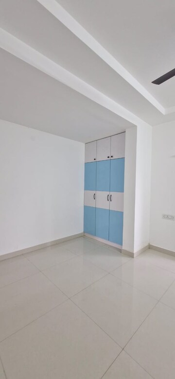 Room in 3 BHK Builder Floor at Kondapur – for Rent