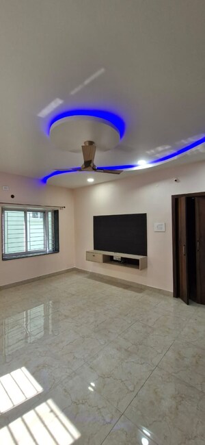 Bedroom in 3 BHK Builder Floor at Kondapur – for Rent
