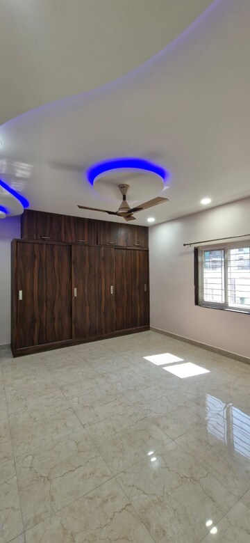 Bedroom in 3 BHK Builder Floor at Kondapur – for Rent