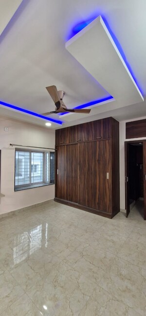 Room in 3 BHK Builder Floor at Kondapur – for Rent