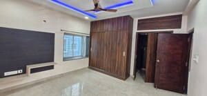 Room in 3 BHK Builder Floor at Kondapur – for Rent