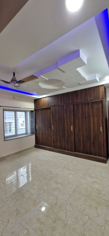 Bedroom in 3 BHK Builder Floor at Kondapur – for Rent