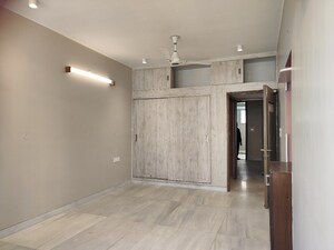 Room in 3 BHK Apartment at Vasant Kunj – for Rent