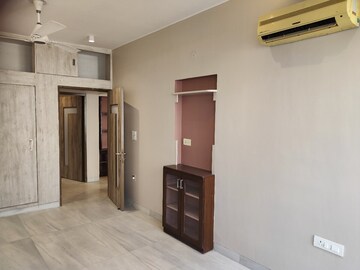 Room in 3 BHK Apartment at Vasant Kunj – for Rent