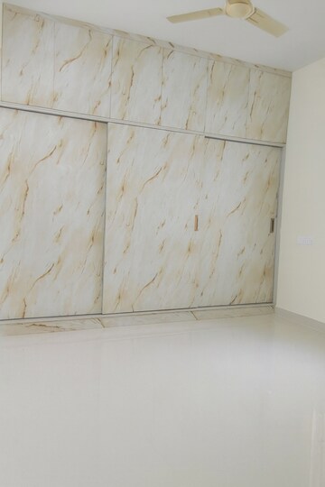 Room in 3 BHK Builder Floor at Kondapur – for Rent