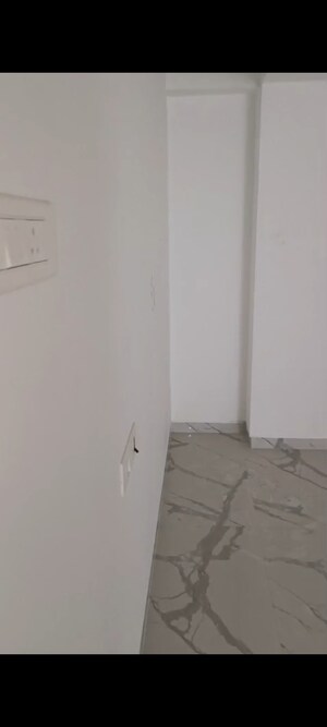 Room in 2 BHK Apartment at Ashraj Krishna Bhuvan, Vile Parle East – for Rent