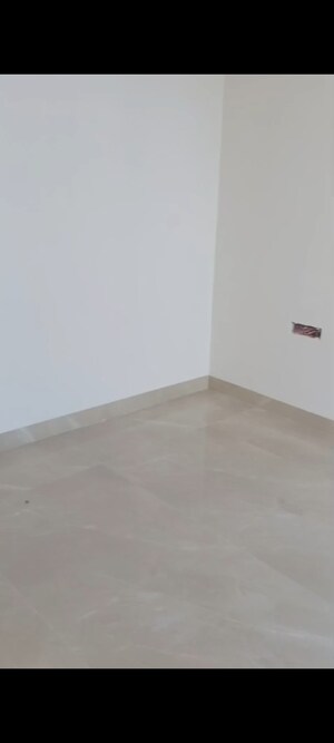 Room in 2 BHK Apartment at ABR Signature, Vile Parle East – for Rent