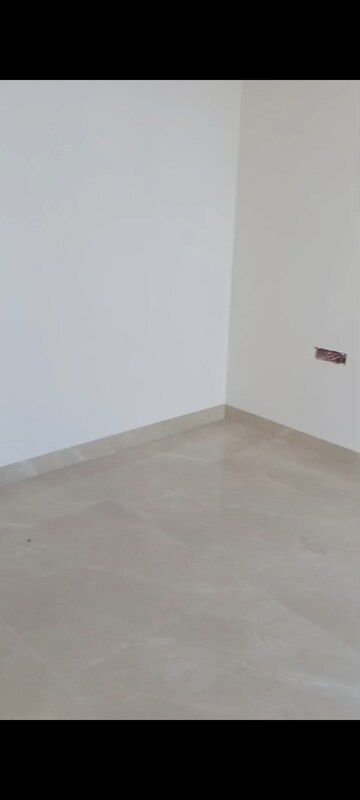 Room in 2 BHK Apartment at ABR Signature, Vile Parle East – for Rent