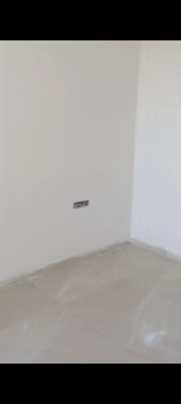 Room in 2 BHK Apartment at ABR Signature, Vile Parle East – for Rent