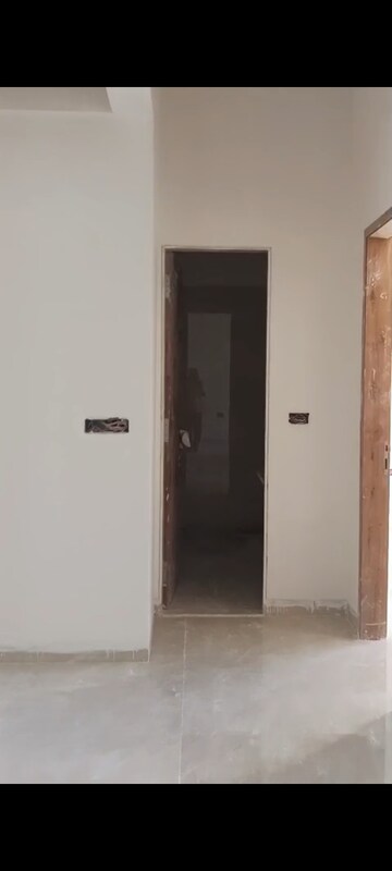 Room in 2 BHK Apartment at ABR Signature, Vile Parle East – for Rent