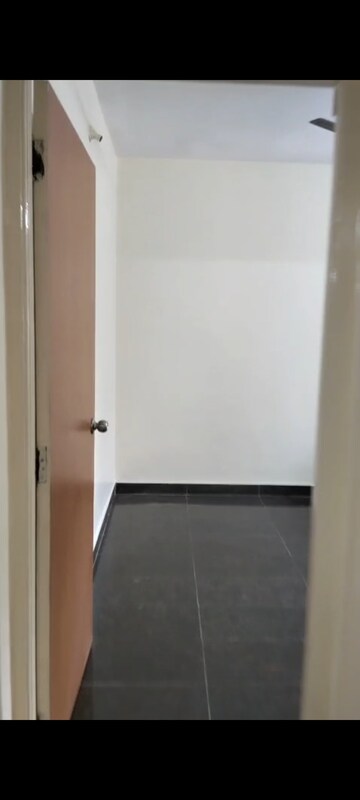 Room in 2 BHK Apartment at Abhinav Apartment, Vile Parle East – for Rent