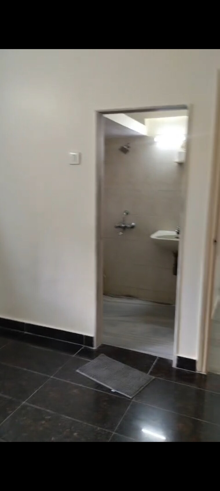 Bathroom, abhinav-apartment 2 Bedroom 650 Sq.Ft. Apartment In Vile Parle East Mumbai 9666926