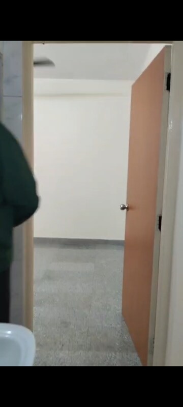 Room in 2 BHK Apartment at Abhinav Apartment, Vile Parle East – for Rent