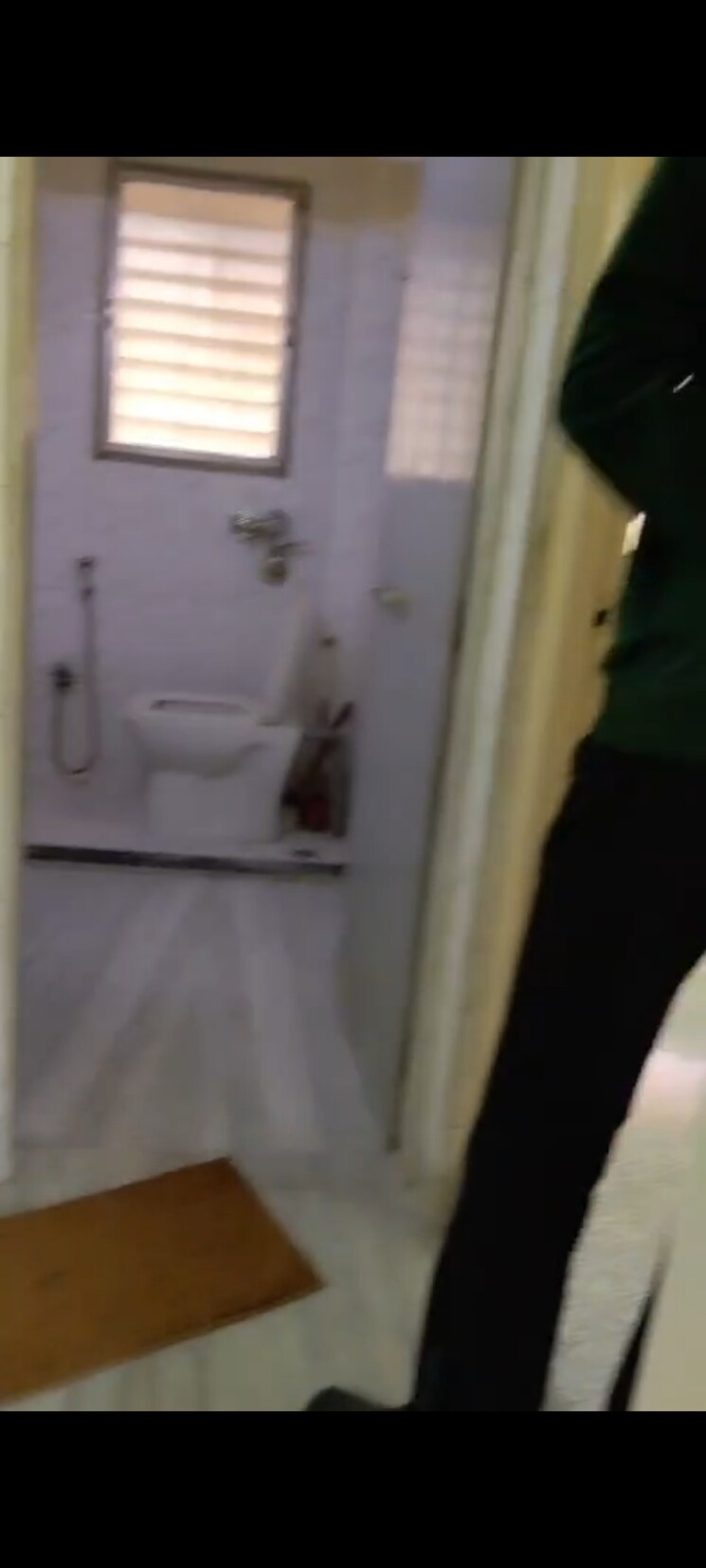 Bathroom, abhinav-apartment 2 Bedroom 650 Sq.Ft. Apartment In Vile Parle East Mumbai 9666926