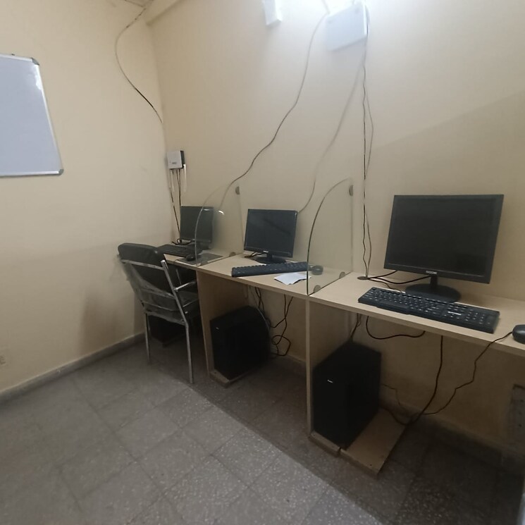 Team Area, exhibition road Commercial Office Space 700 Sq.Ft. In Exhibition Road Patna 9666932