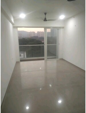 Room in 2 BHK Apartment at Rustomjee Urbania, Thane West – for Rent