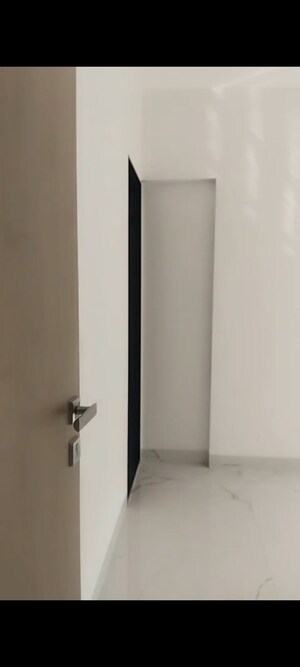 Room in 2 BHK Apartment at Lakshmi Solitaire, Vile Parle East – for Rent