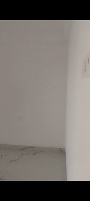 Room in 2 BHK Apartment at Lakshmi Solitaire, Vile Parle East – for Rent