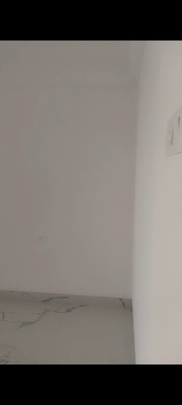 Room in 2 BHK Apartment at Lakshmi Solitaire, Vile Parle East – for Rent