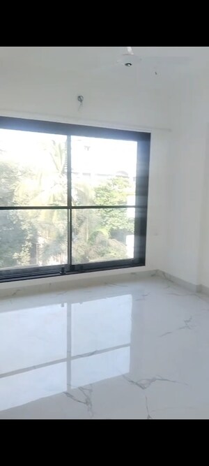 Room in 2 BHK Apartment at Lakshmi Solitaire, Vile Parle East – for Rent
