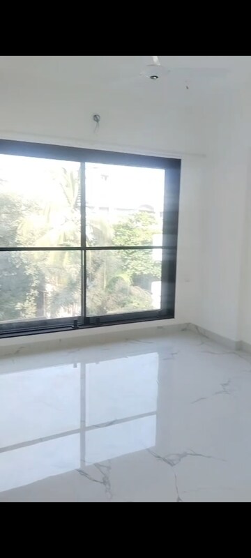 Room in 2 BHK Apartment at Lakshmi Solitaire, Vile Parle East – for Rent