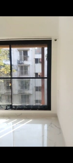 Room in 2 BHK Apartment at Lakshmi Solitaire, Vile Parle East – for Rent
