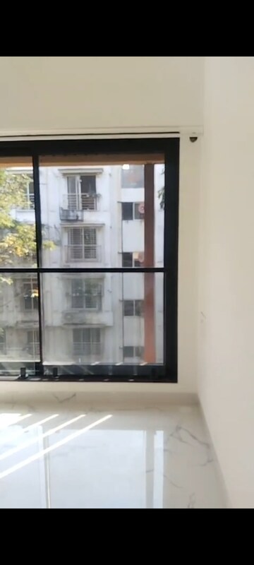 Room in 2 BHK Apartment at Lakshmi Solitaire, Vile Parle East – for Rent