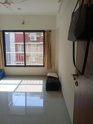 Room in 2 BHK Apartment at Archis CHS, Vile Parle East – for Rent